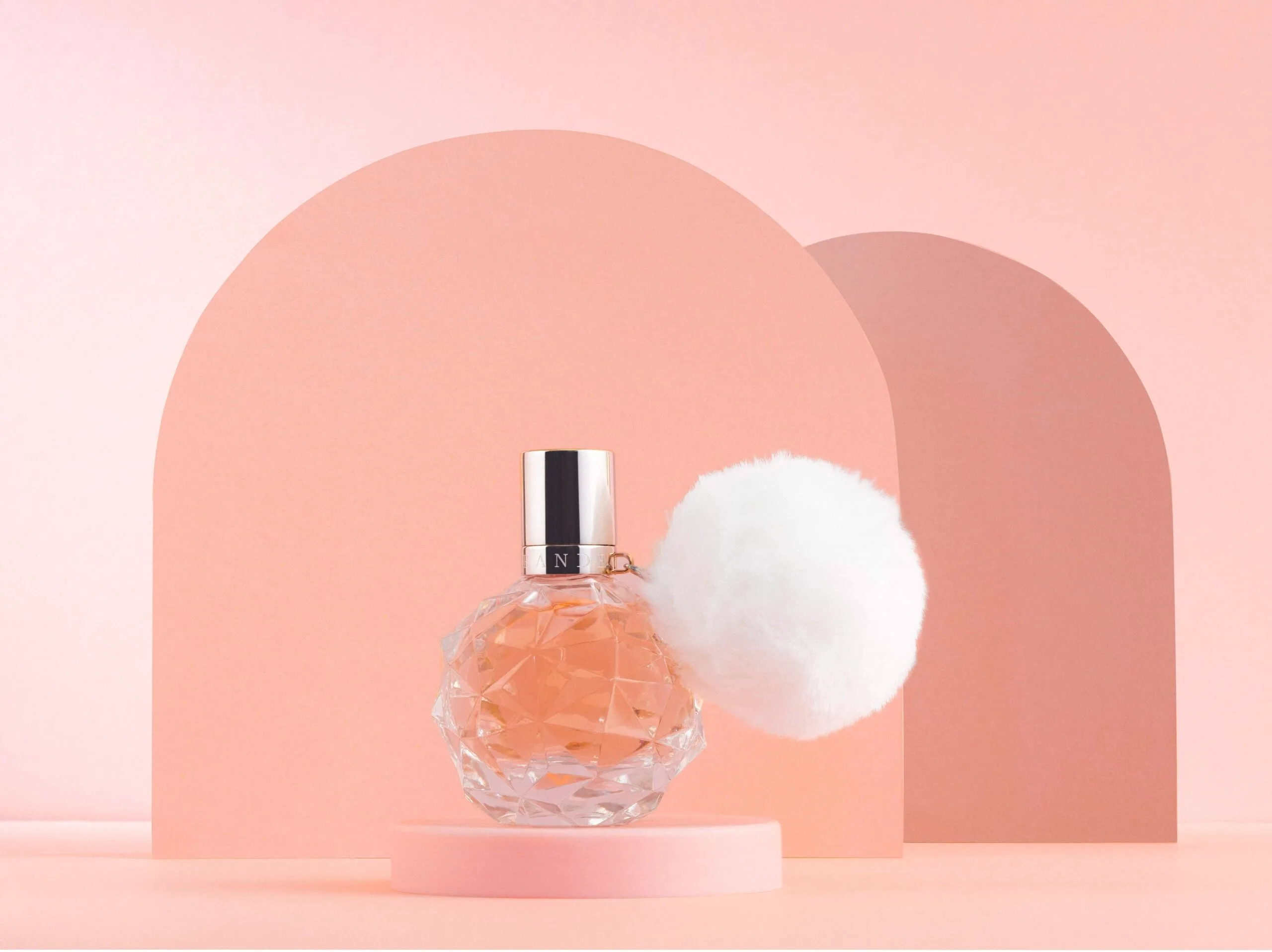 Ariana Grande Ari Eau De Parfum 100ml - Image 2